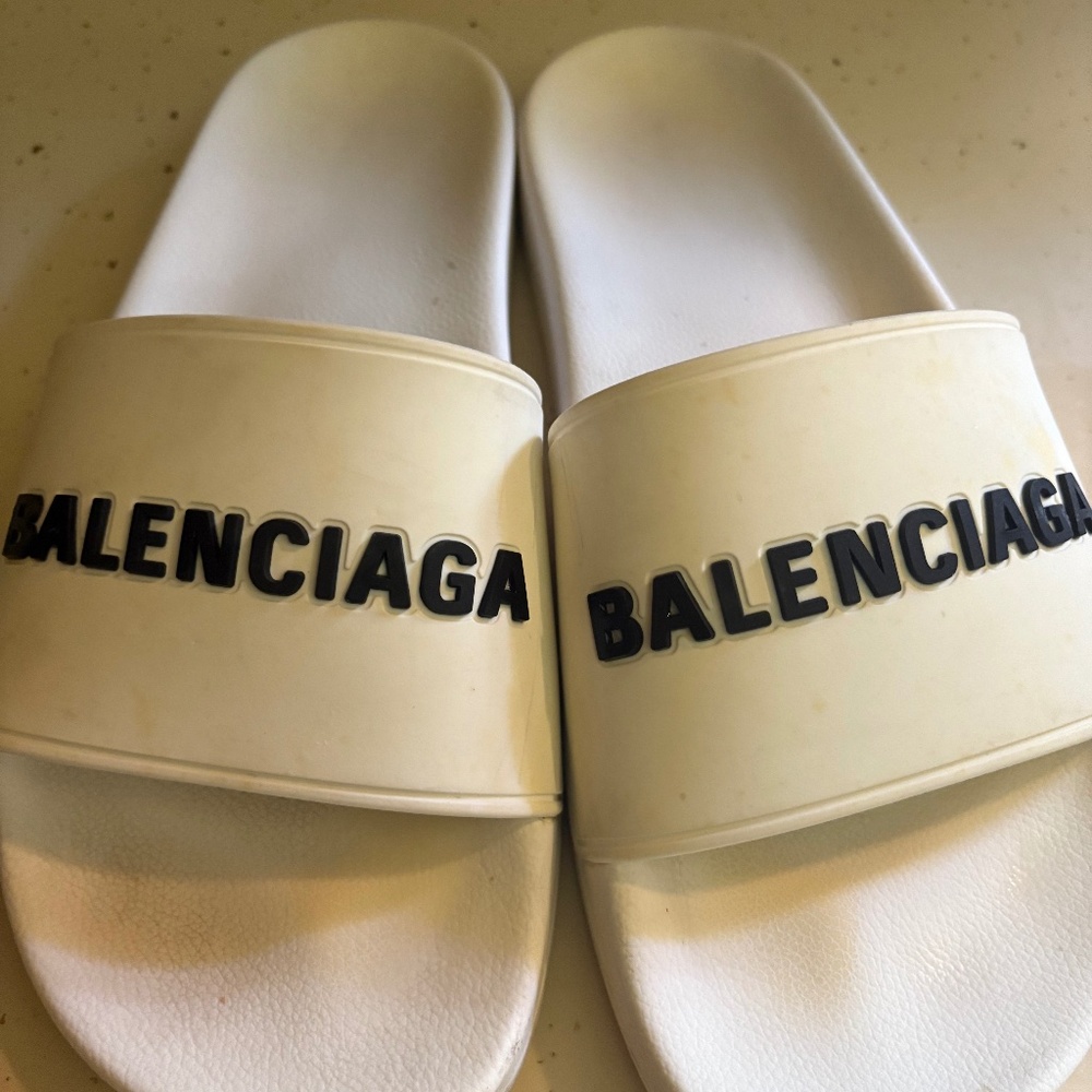 Balenciaga pool slides